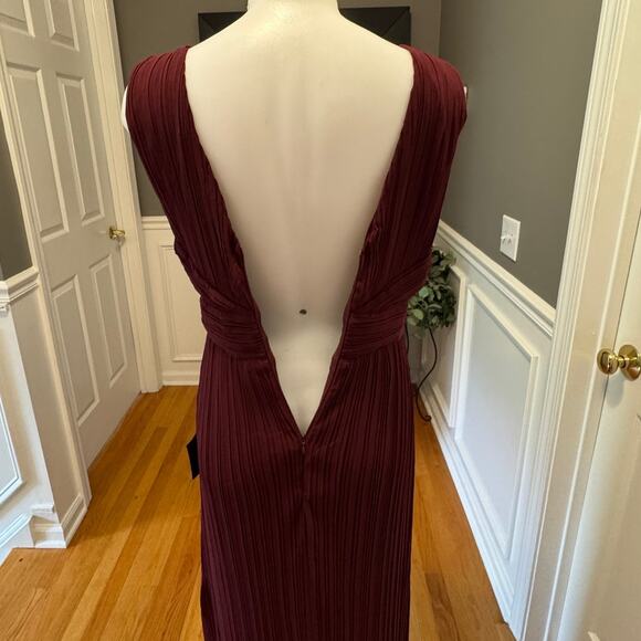 Lulus Burgundy Plisse Cutout Sleeveless Long Maxi Dress Size Medium BNWT - Picture 7 of 16